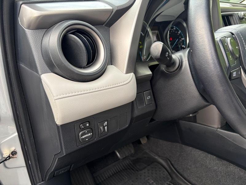 Toyota RAV4 Hybrid XLE 2016