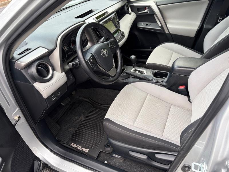 Toyota RAV4 Hybrid XLE 2016