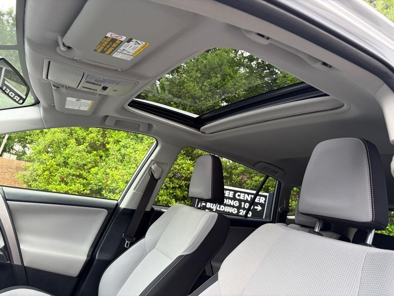 Toyota RAV4 Hybrid XLE 2016