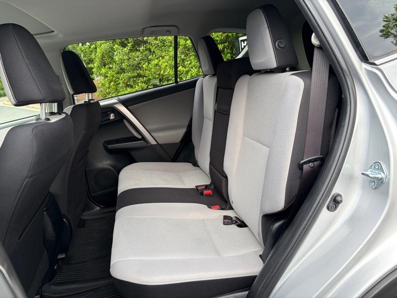 Toyota RAV4 Hybrid XLE 2016