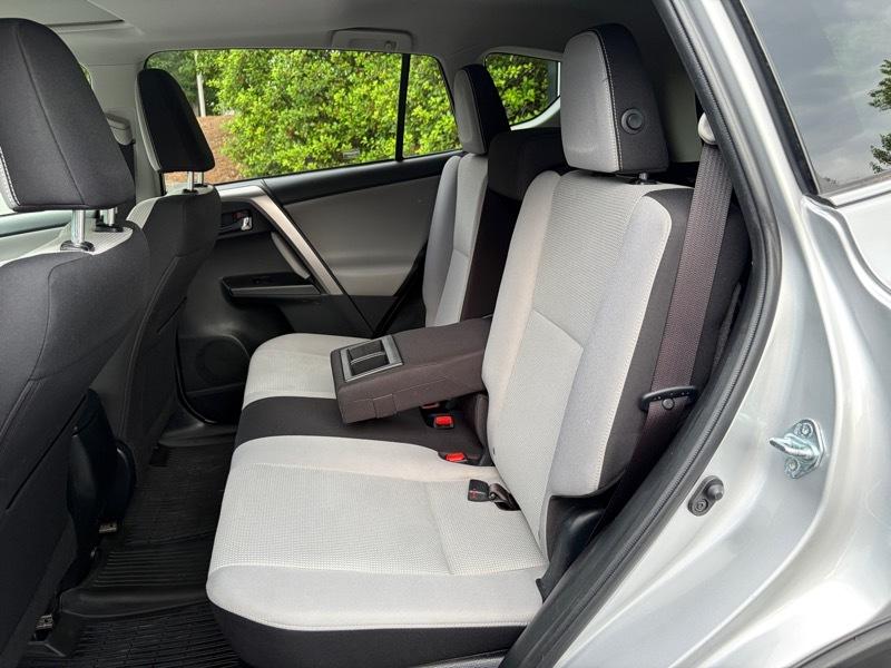 Toyota RAV4 Hybrid XLE 2016