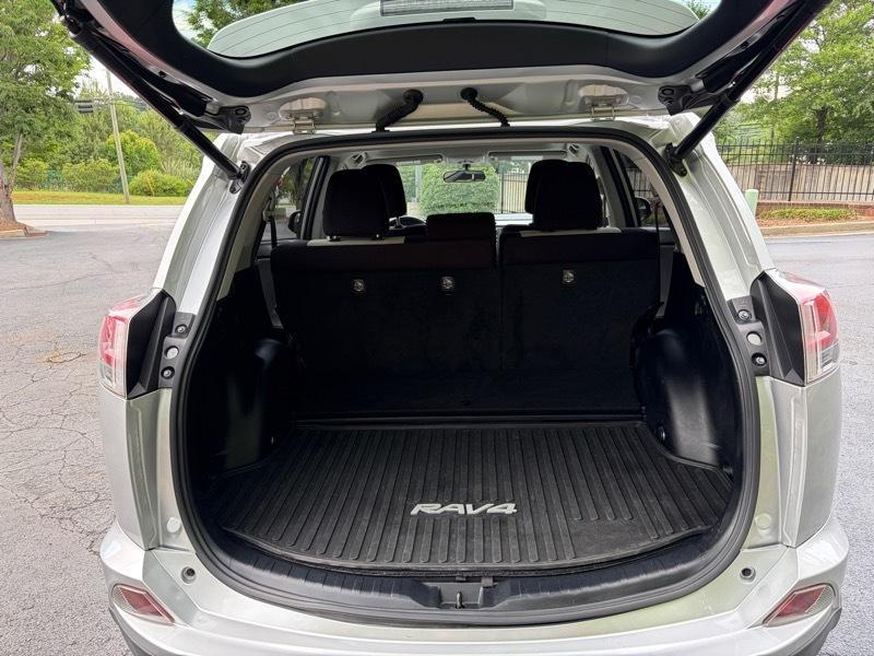 Toyota RAV4 Hybrid XLE 2016