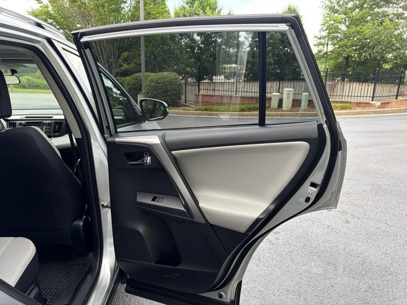 Toyota RAV4 Hybrid XLE 2016