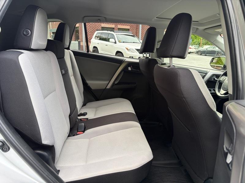 Toyota RAV4 Hybrid XLE 2016