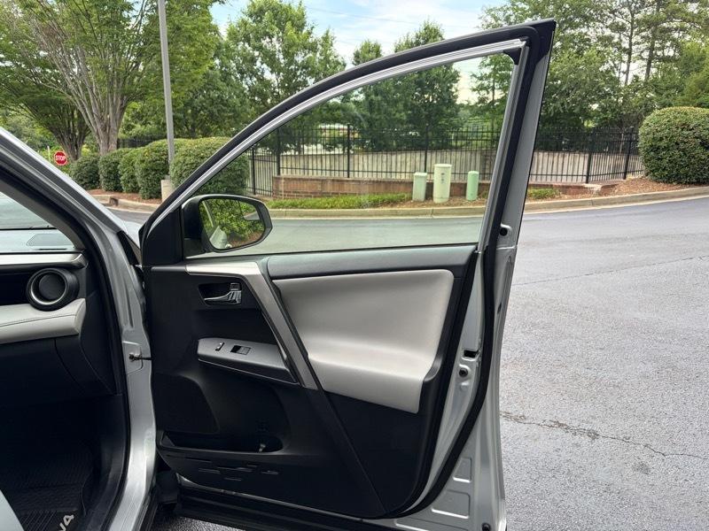 Toyota RAV4 Hybrid XLE 2016