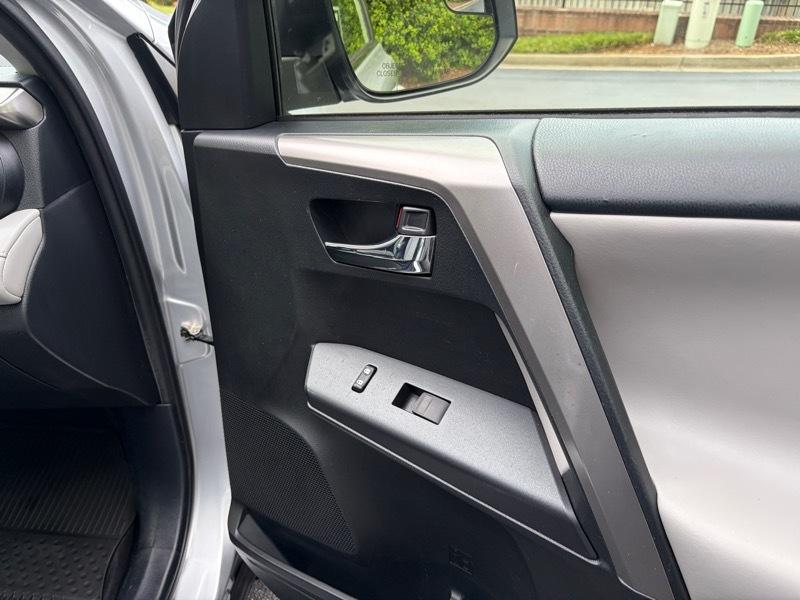 Toyota RAV4 Hybrid XLE 2016