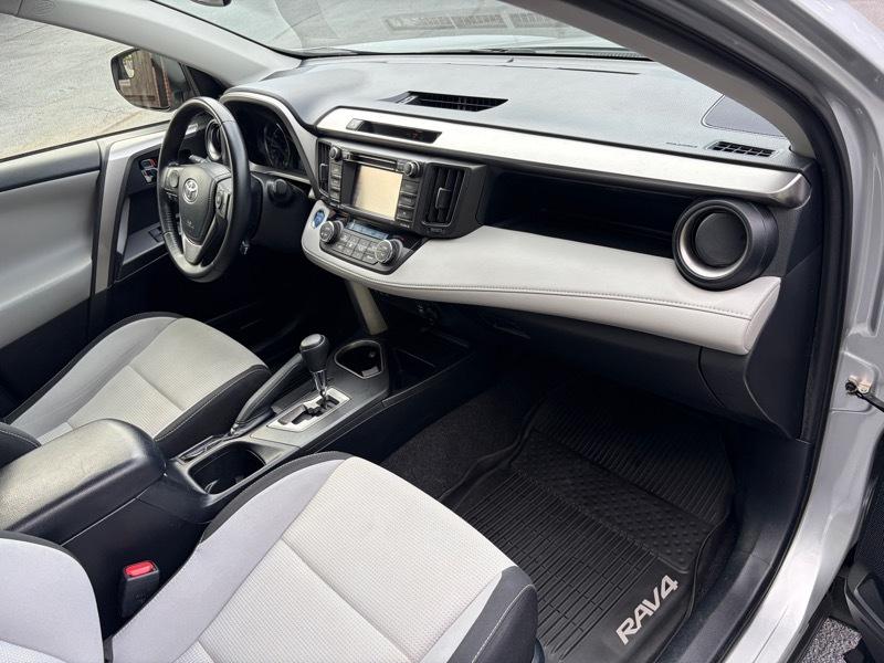 Toyota RAV4 Hybrid XLE 2016