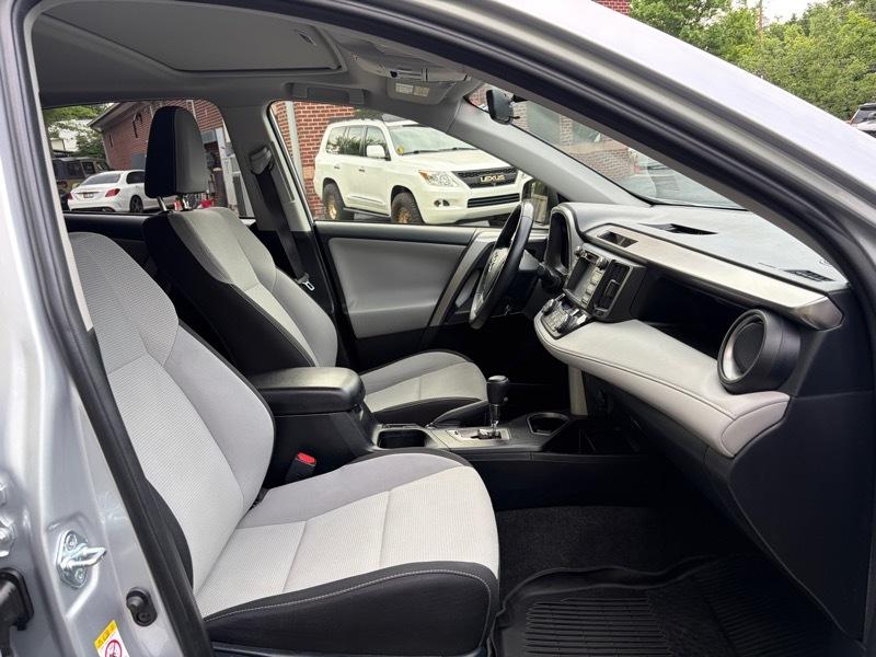 Toyota RAV4 Hybrid XLE 2016