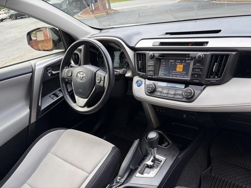 Toyota RAV4 Hybrid XLE 2016