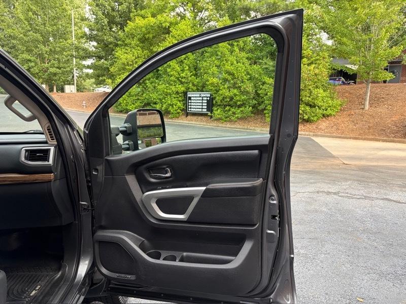 Nissan Titan XD SL 4WD Diesel 2016