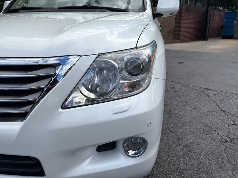 Lexus LX 570 Sport Utility 2011