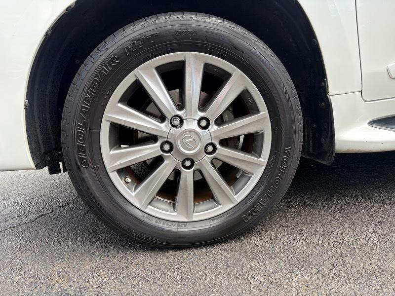 Lexus LX 570 Sport Utility 2011
