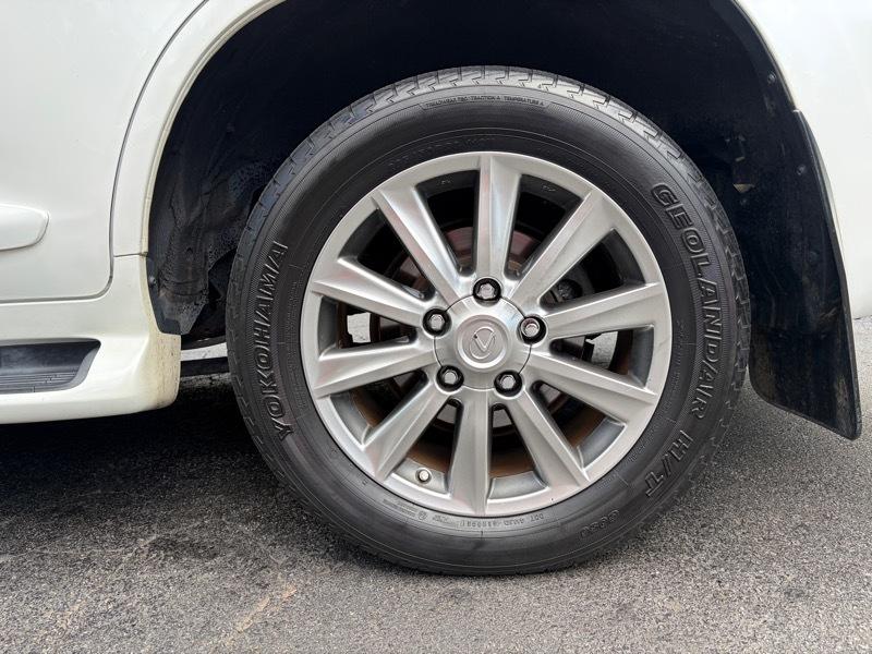 Lexus LX 570 Sport Utility 2011