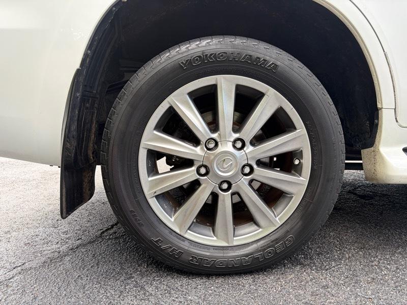 Lexus LX 570 Sport Utility 2011