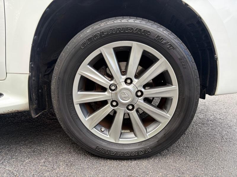 Lexus LX 570 Sport Utility 2011