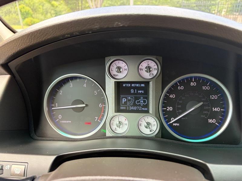 Lexus LX 570 Sport Utility 2011