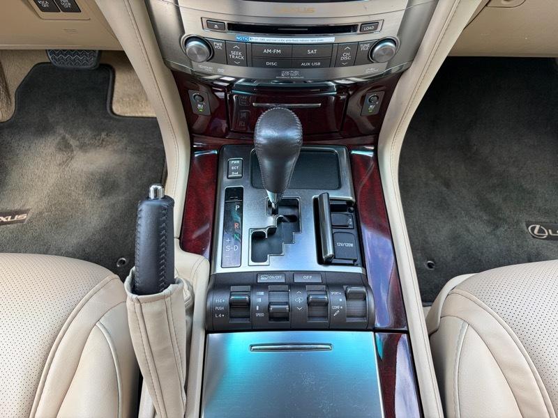 Lexus LX 570 Sport Utility 2011