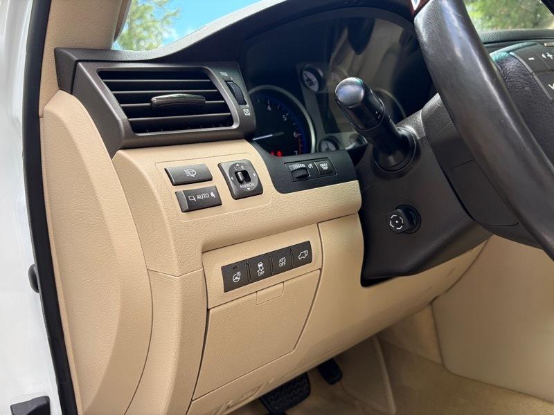 Lexus LX 570 Sport Utility 2011