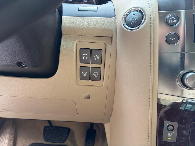 Lexus LX 570 Sport Utility 2011