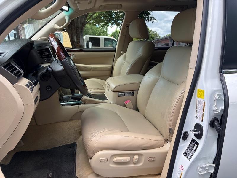 Lexus LX 570 Sport Utility 2011