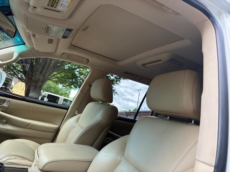 Lexus LX 570 Sport Utility 2011