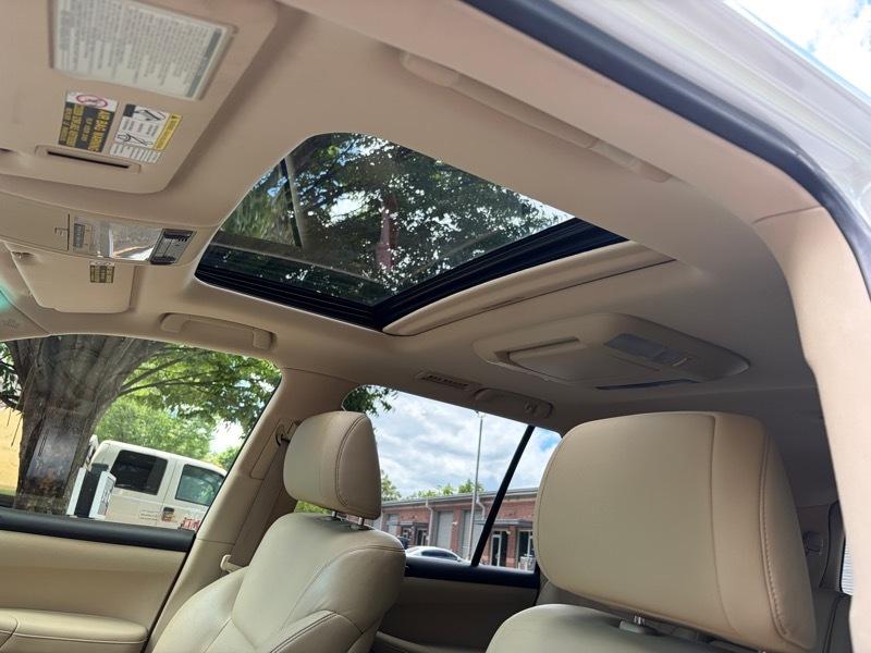 Lexus LX 570 Sport Utility 2011