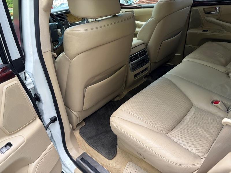 Lexus LX 570 Sport Utility 2011