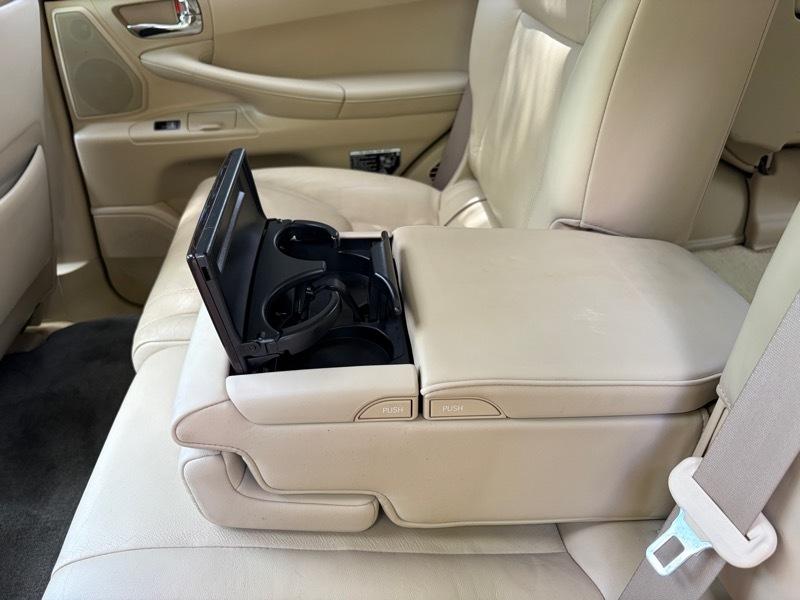 Lexus LX 570 Sport Utility 2011