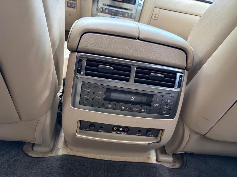 Lexus LX 570 Sport Utility 2011