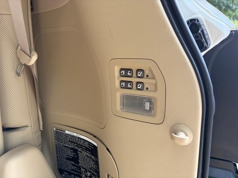 Lexus LX 570 Sport Utility 2011