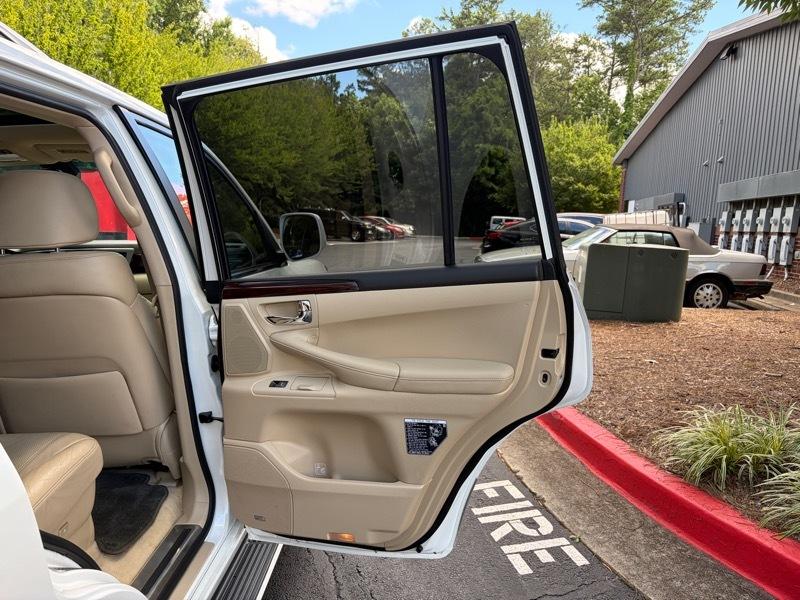 Lexus LX 570 Sport Utility 2011