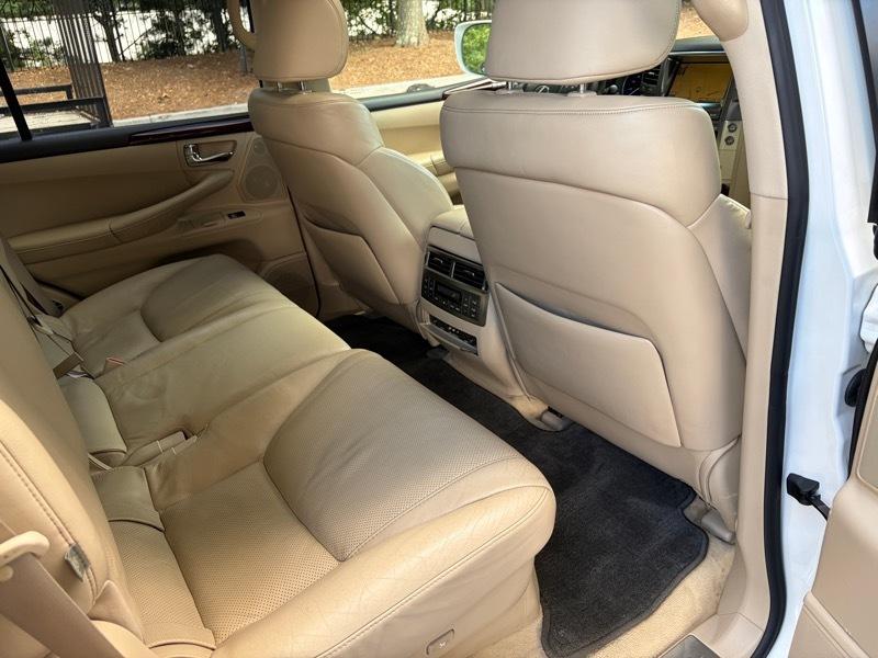 Lexus LX 570 Sport Utility 2011