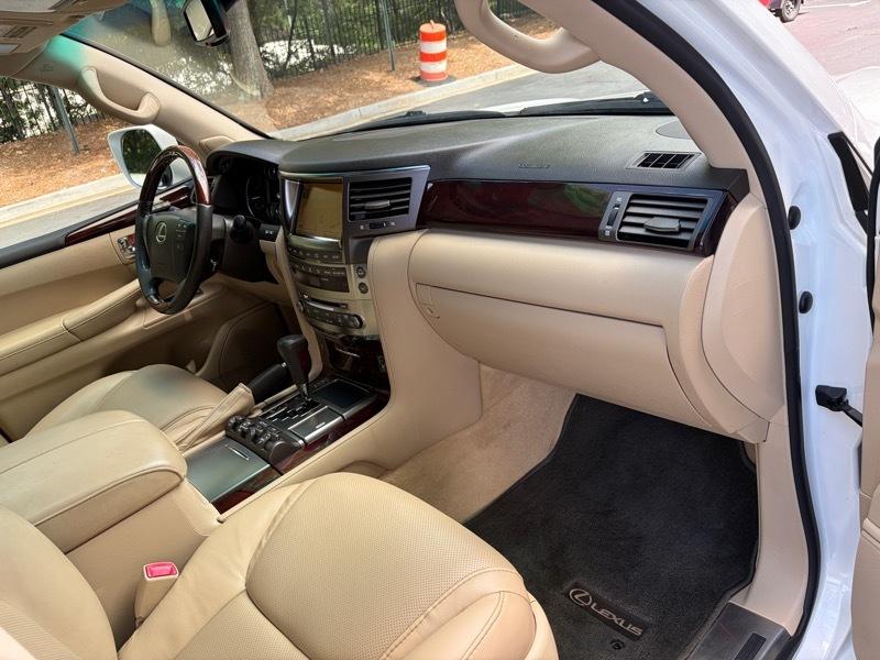 Lexus LX 570 Sport Utility 2011