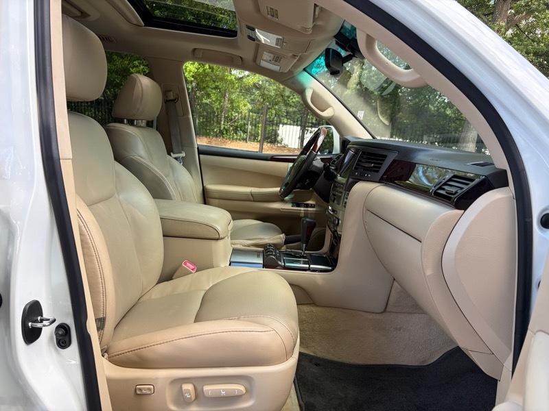 Lexus LX 570 Sport Utility 2011