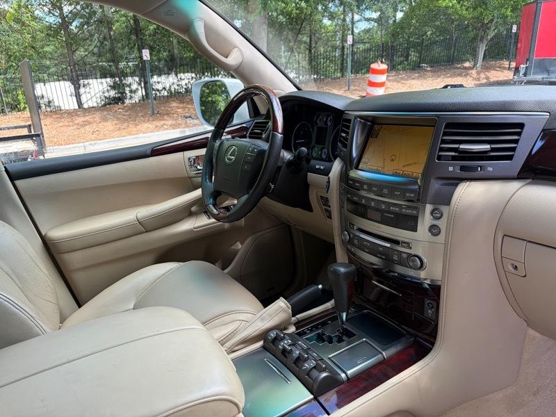 Lexus LX 570 Sport Utility 2011
