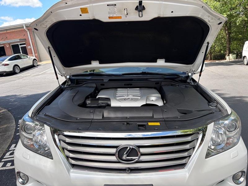 Lexus LX 570 Sport Utility 2011