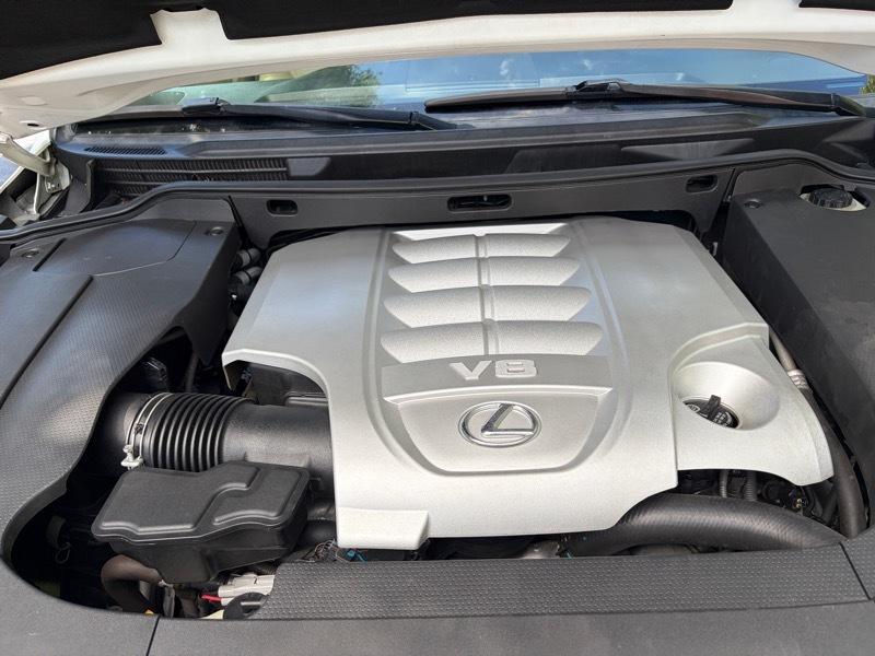 Lexus LX 570 Sport Utility 2011
