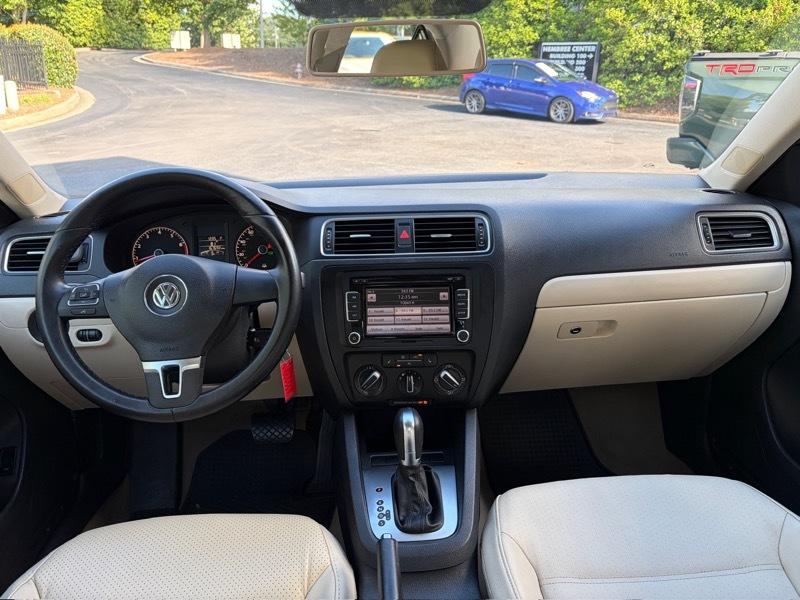 Volkswagen Jetta SE 2011