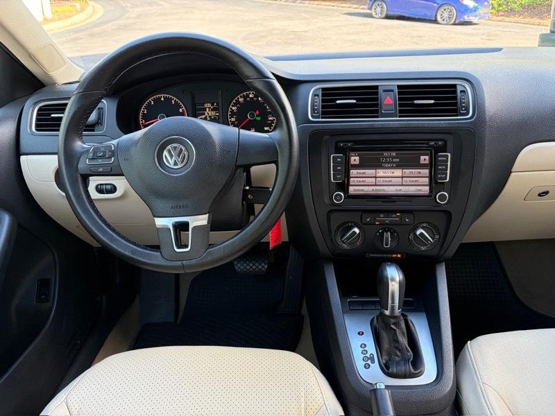 Volkswagen Jetta SE 2011
