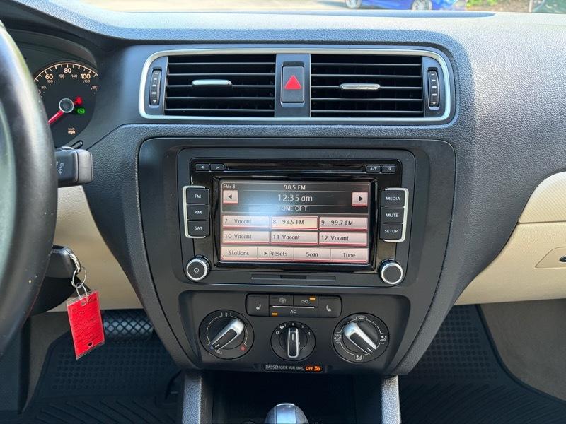 Volkswagen Jetta SE 2011