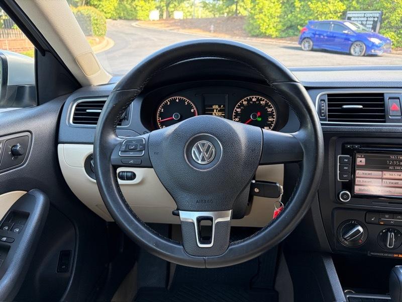 Volkswagen Jetta SE 2011