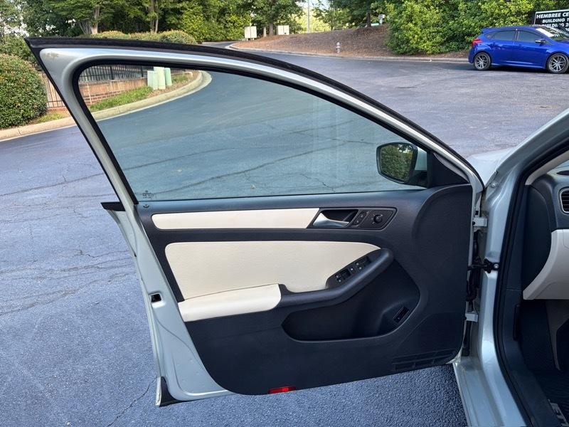 Volkswagen Jetta SE 2011