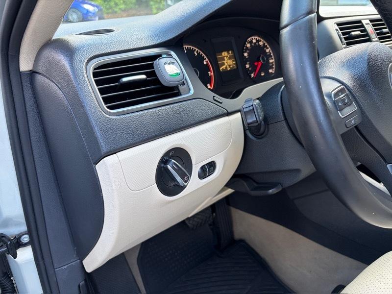 Volkswagen Jetta SE 2011
