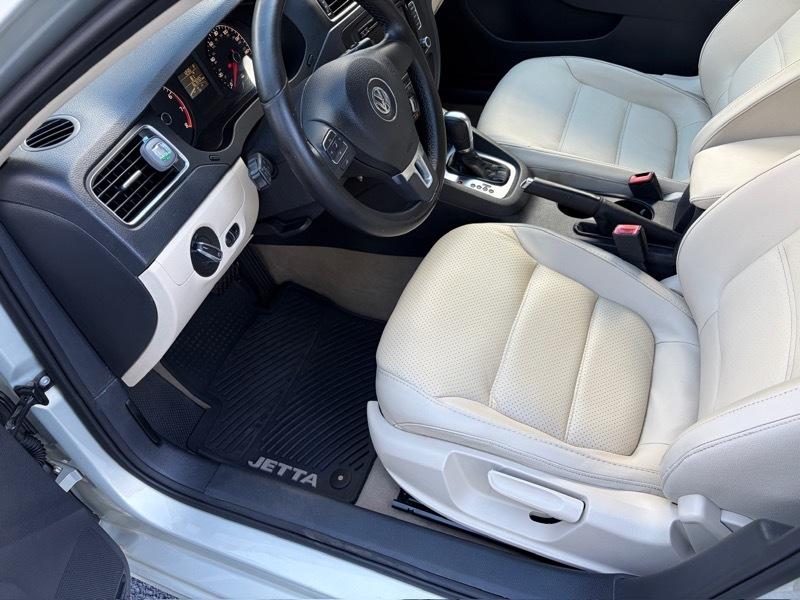 Volkswagen Jetta SE 2011