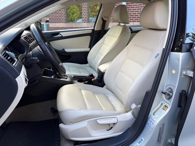 Volkswagen Jetta SE 2011