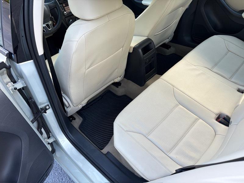 Volkswagen Jetta SE 2011