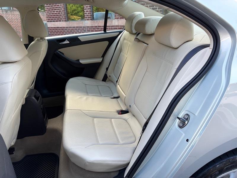 Volkswagen Jetta SE 2011