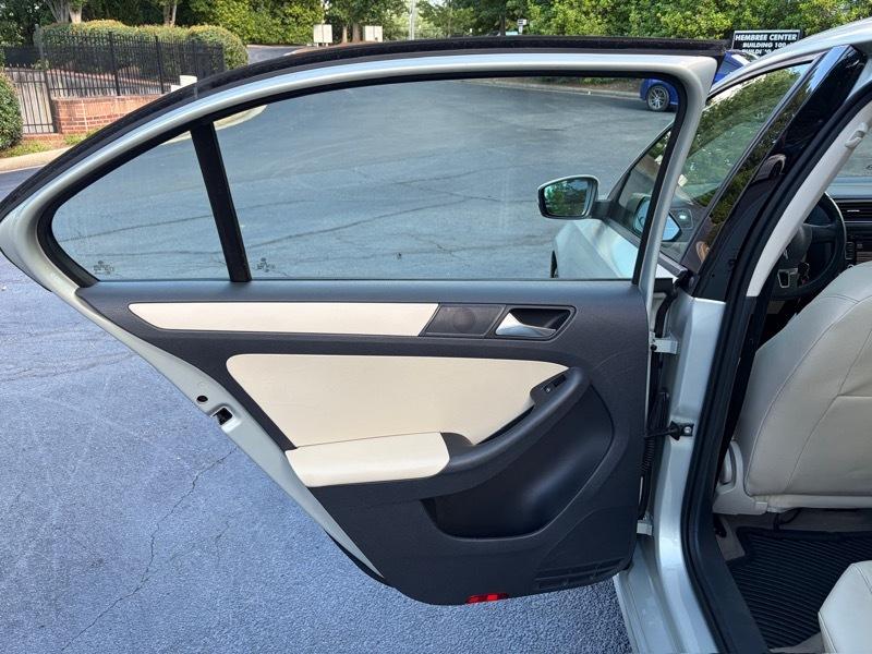 Volkswagen Jetta SE 2011