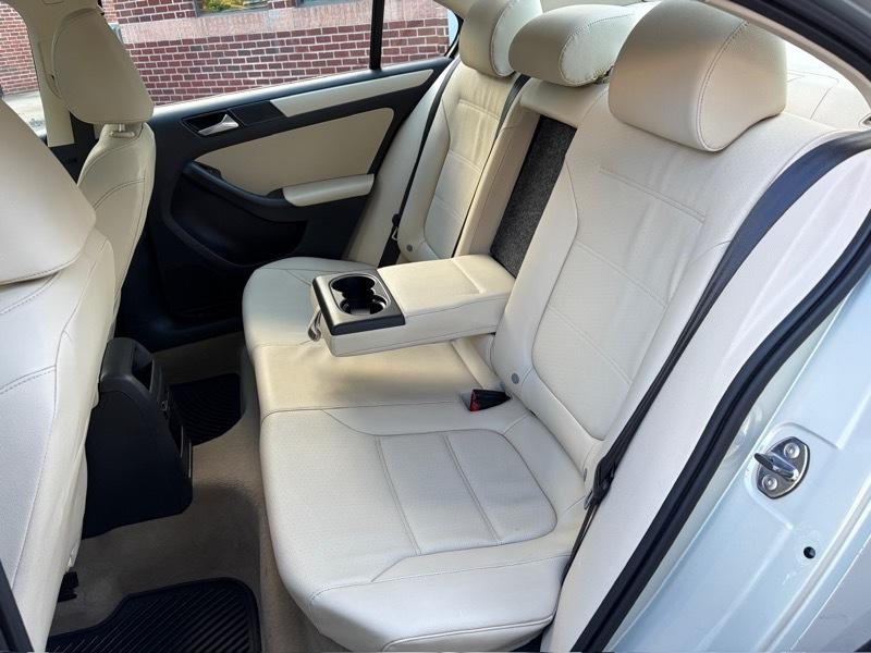 Volkswagen Jetta SE 2011