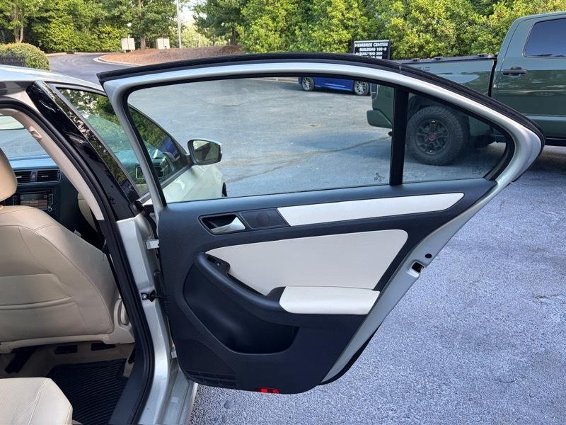 Volkswagen Jetta SE 2011